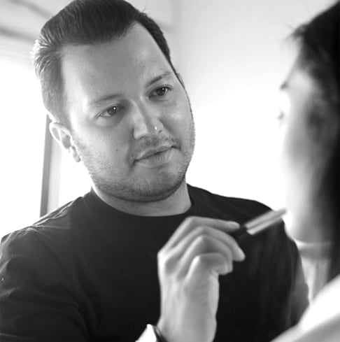 Makeup Artist Victor Henao Estee Stories Blog Esteelauder Com