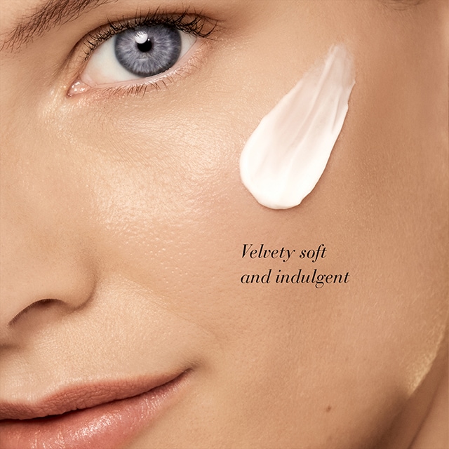 Re-Nutriv Youth-Activating Luxury Collection
