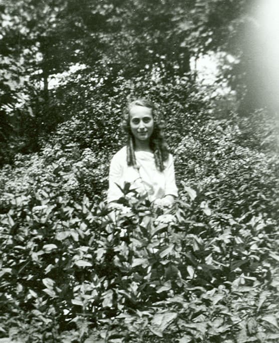 Josephine Esther "Estée" Mentzer, 1919.