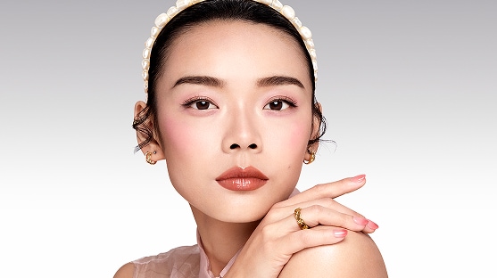 photo of model with glossy lips 