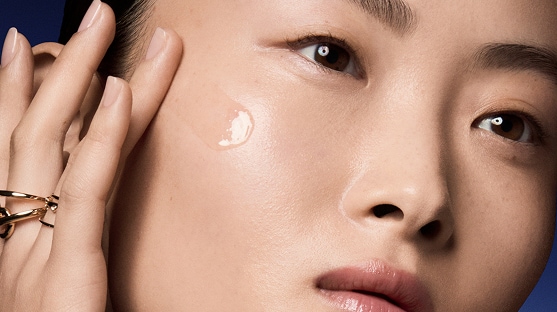 estee lauder model applying peptide skincare product